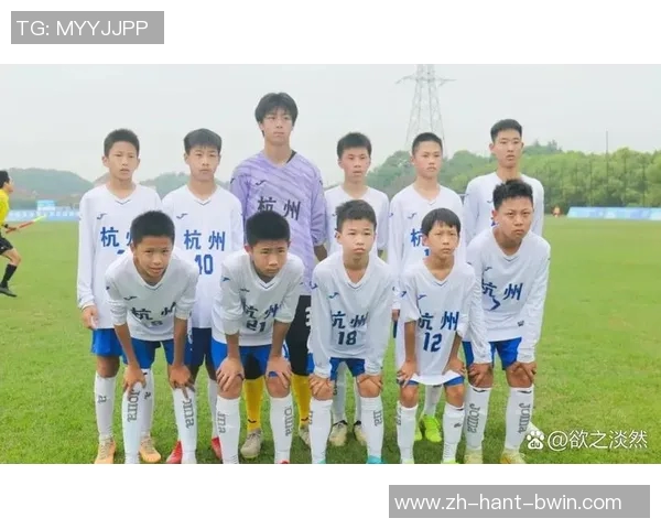 中日足球比赛激战正酣球迷热情高涨期待精彩对决